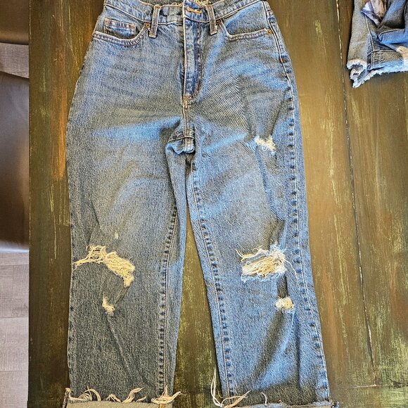 Distressed Jeans Cut-Off - Picture 1 of 5